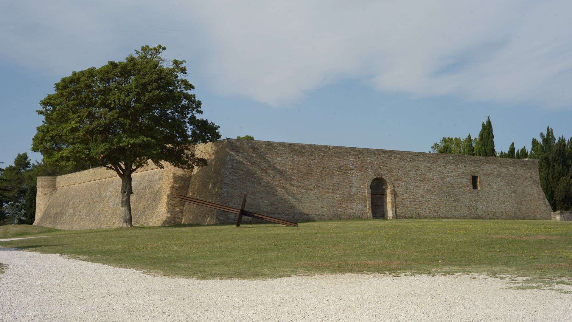 Ingresso alla fortezza di Albornoz (fonte immagine: Limoncellista)